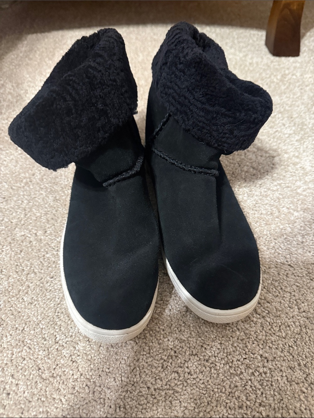 UGG Mika Sneaker Boots - Like New. Size 6.5